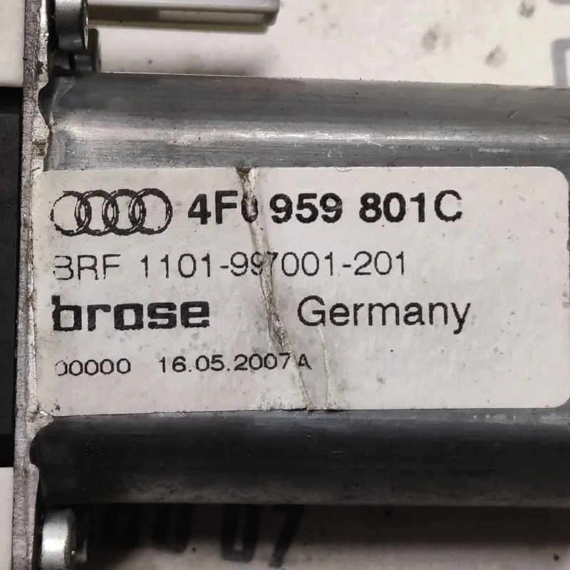 Мотор склопідіймача Audi A6 C6 04-11 2.0 TDI з.л. 4F0959801C