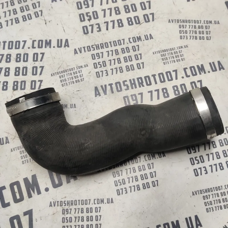 Патрубок інтеркулера VW Passat B8 лівий нижній OEM 5c0145834