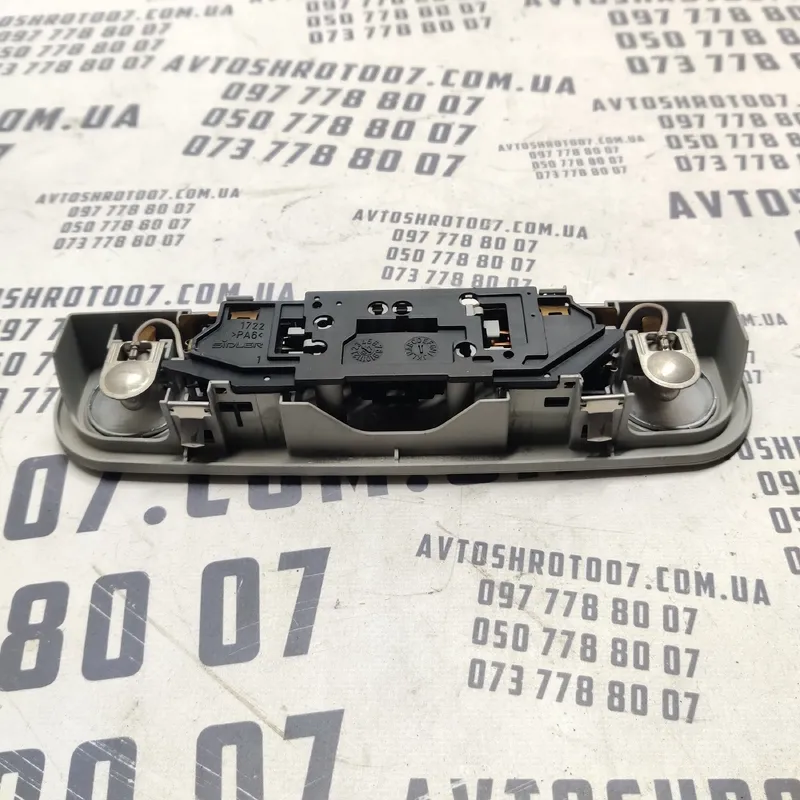 Плафон Audi A6 C6 (04-11) 2.0 TDI задній OEM 4L0947111B