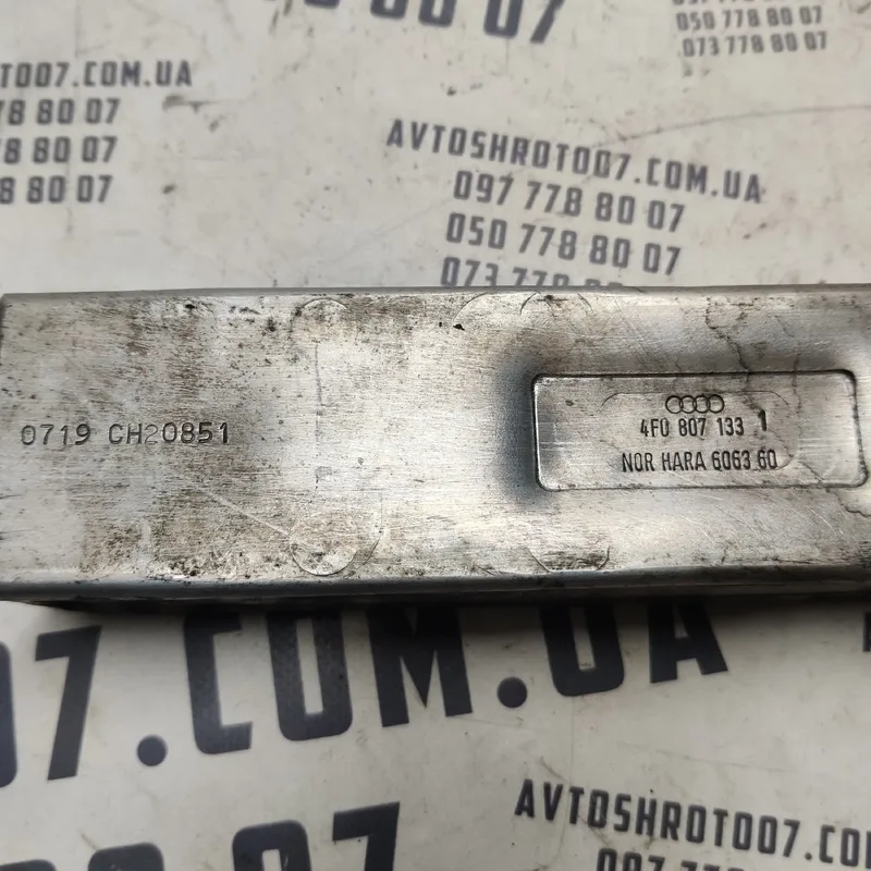 Кронштейн бампера Audi A6 C6 04-11 2.0 TDI лів OEM 4f0807133