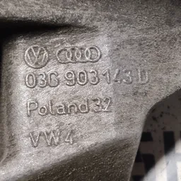 Кронштейн генератора Audi A6 C6 04-11 2.0 TDI OEM 03g903143d фото 4