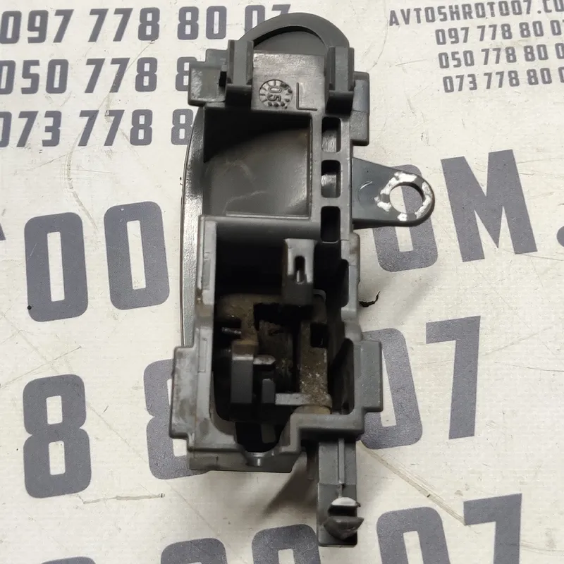 Ручка внутр. Citroen C1 (05-14) 1.0 бенз задня ліва OEM 7930