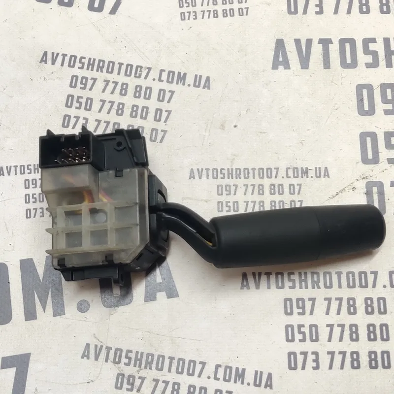 Перемикач підрульовий Mazda 3 BK (03-09) правий OEM 17d682