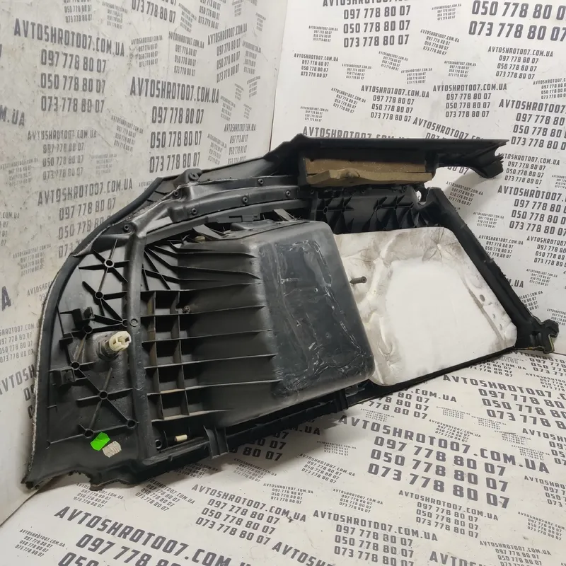 Накладка Audi A6 C6 04-11 2.0 TDI задня права OEM 4f9863880