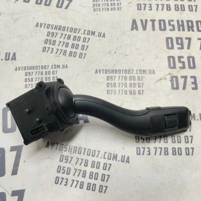 Перемикач Audi A6 C6 04-11 2.0 TDI правий OEM 4e0953503c