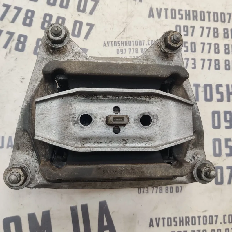 Подушка МКПП Audi A6 C6 (04-11) 2.0 TDI