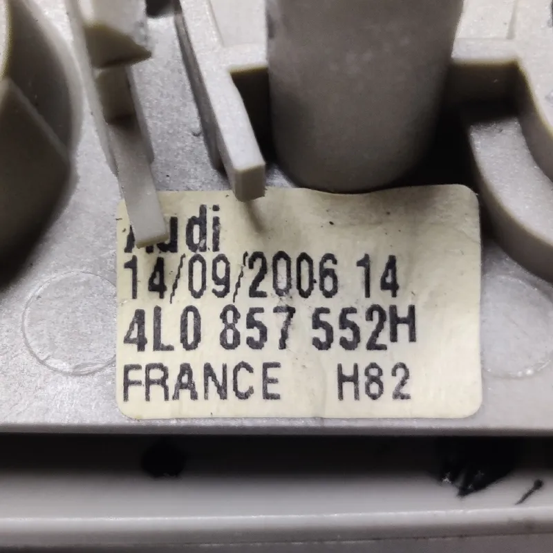 Сонцезахисник Audi Q7 4L 05-15 3.6 Бенз Прав OEM 4L0857552H