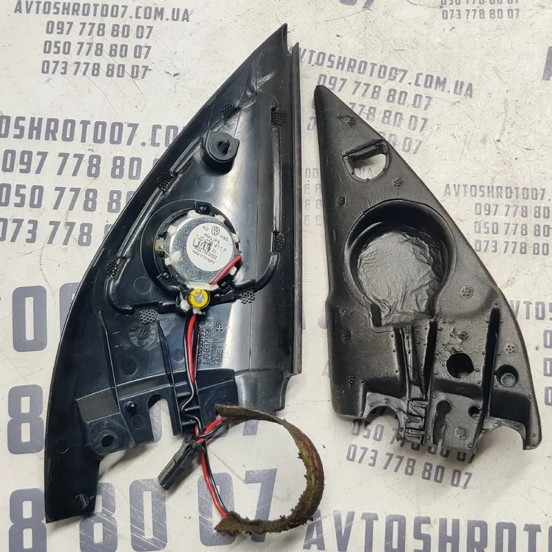 Накладка VW Bora (98-05) 1.9 TDI передня ліва OEM 1J0035411F