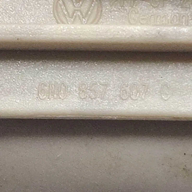 Ручка внутрішня VW Bora (98-05) 1.9 TDI задня OEM 6n0857607g
