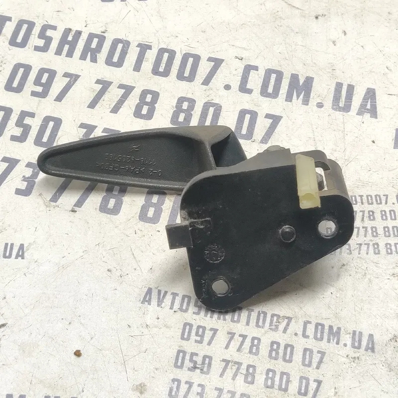 Ручка внутр ВАЗ Kalina 04-13 1.4 перед ліва OEM 11186105181