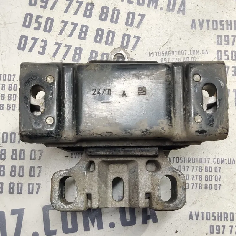 Подушка двигуна VW Bora (98-05) 1.9 TDI ліва OEM 1J0199555