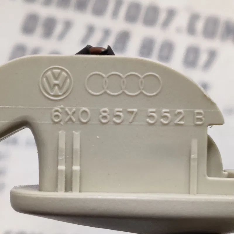 Сонцезахисник VW Bora (98-05) 1.9 TDI правий OEM 6x0857552b
