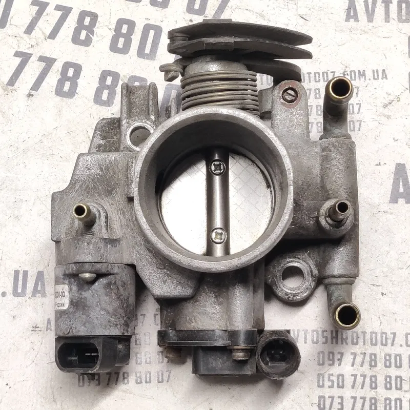 Дросельна заслонка ВАЗ Kalina 04-13 1.4 Бенз OEM 21121148010
