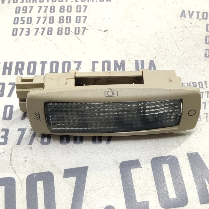 Плафон салону VW Bora (98-05) 1.9 TDI лівий OEM 3b0947291