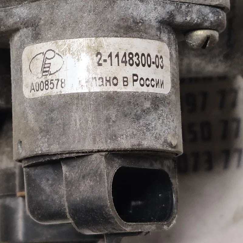 Дросельна заслонка ВАЗ Kalina 04-13 1.4 Бенз OEM 21121148010