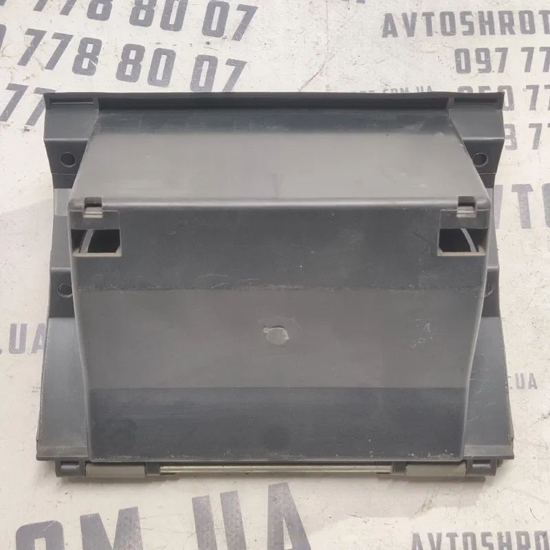 Накладка салону ВАЗ Kalina 04-13 1.4 Бензин OEM 11188203032
