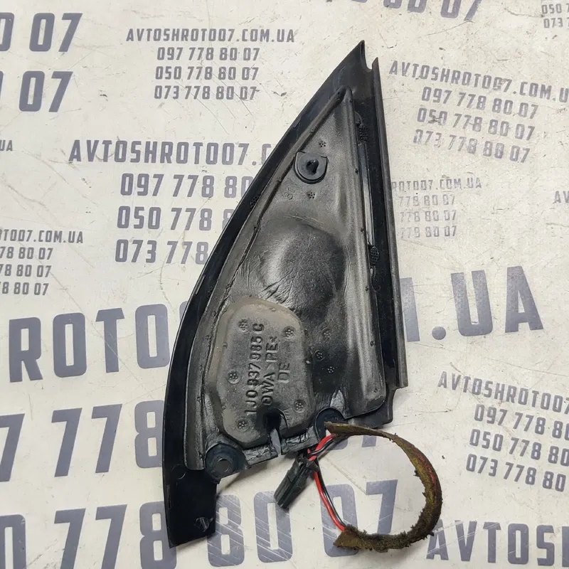 Накладка VW Bora (98-05) 1.9 TDI передня ліва OEM 1J0035411F