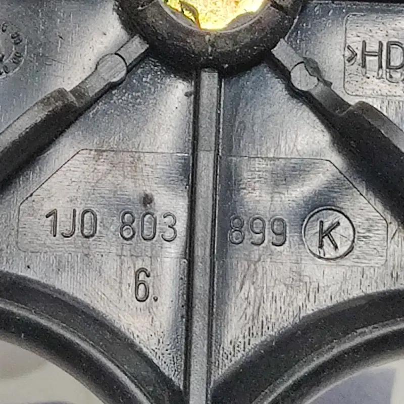 Винт запасного колеса VW Bora (98-05) 1.9 TDI OEM 1J0803899K