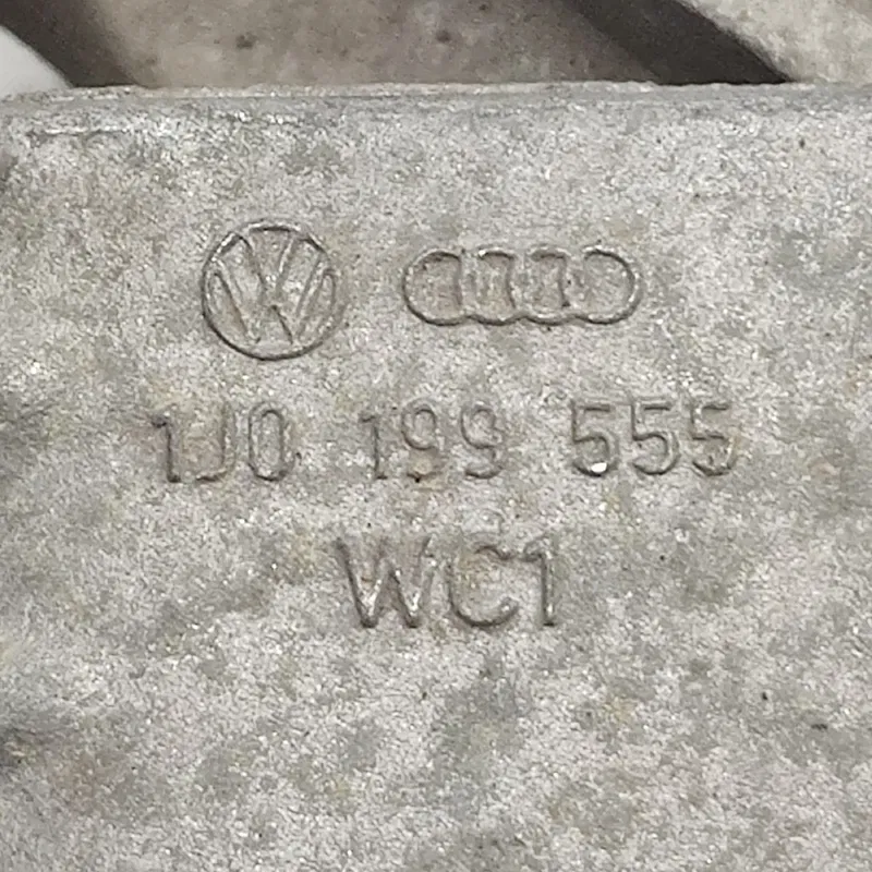 Подушка двигуна VW Bora (98-05) 1.9 TDI ліва OEM 1J0199555