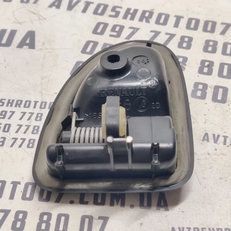 Ручка внутр Dacia Logan 04-12 1.6 Бензин ліва OEM 7700830079
