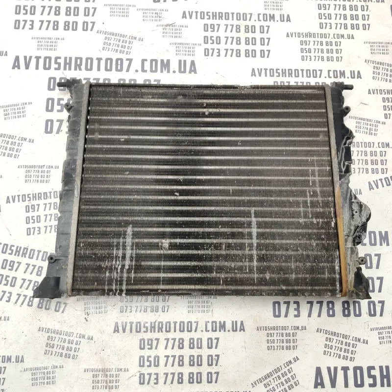 Радіатор Dacia Logan (04-12) 1.6 бензин OEM 8200125767