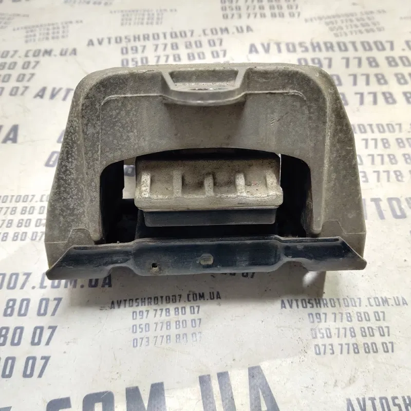 Подушка двигуна VW Bora (98-05) 1.9 TDI ліва OEM 1J0199555