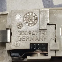 Плафон салону VW Bora (98-05) 1.9 TDI лівий OEM 3b0947291 фото 4
