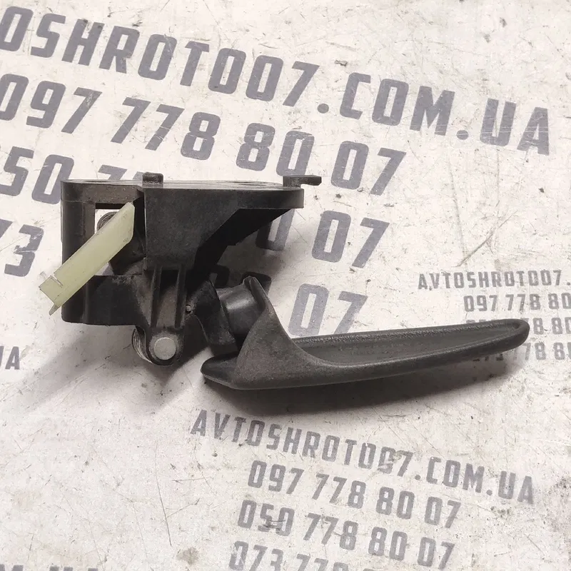 Ручка внутр ВАЗ Kalina 04-13 1.4 перед ліва OEM 11186105181