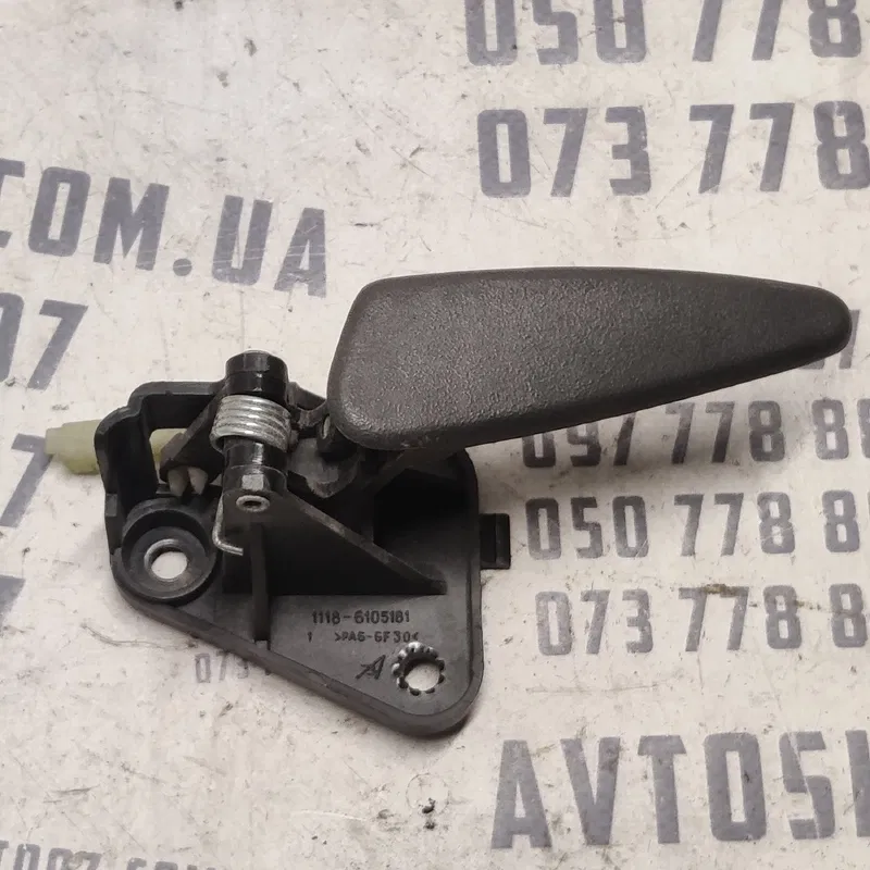 Ручка внутр ВАЗ Kalina 04-13 1.4 перед ліва OEM 11186105181