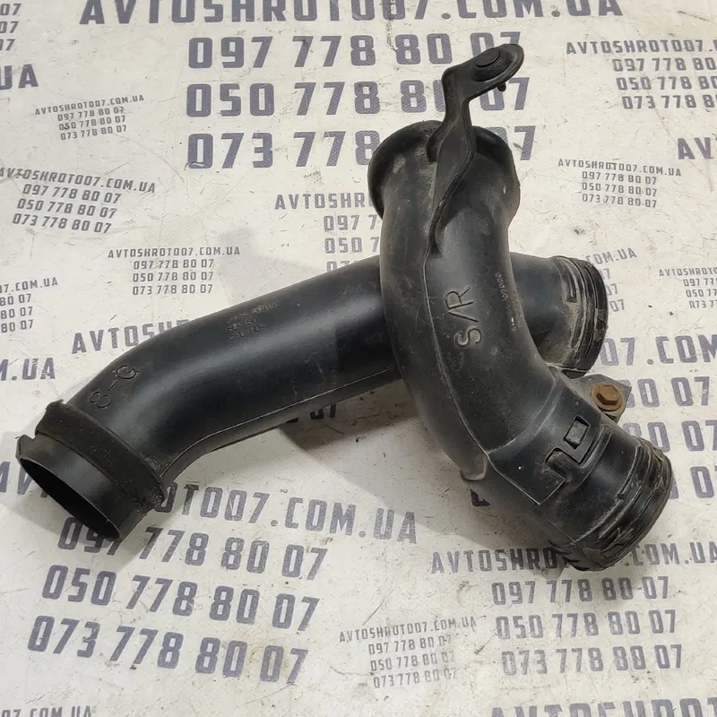 Патрубок повітряний Toyota Corolla 06-13 1.6Б OEM 1775237030