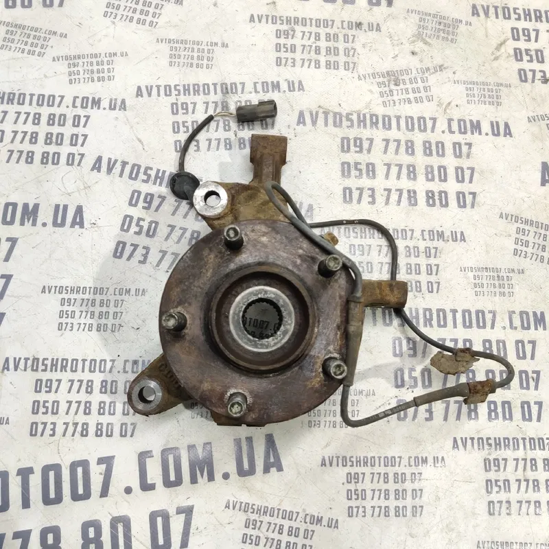Цапфа Mazda Premacy 99-05 1.8Б передня ліва OEM C100261B0