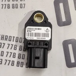 Датчик удару Outlander XL 06-12 2.0D зад лів OEM 8651a001 фото 1