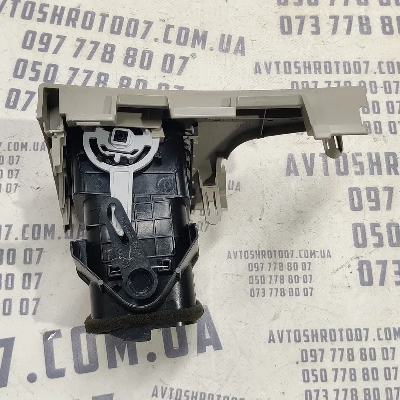 Дефлектор Toyota Corolla 06-13 1.6 Бенз Лівий OEM 5568612190