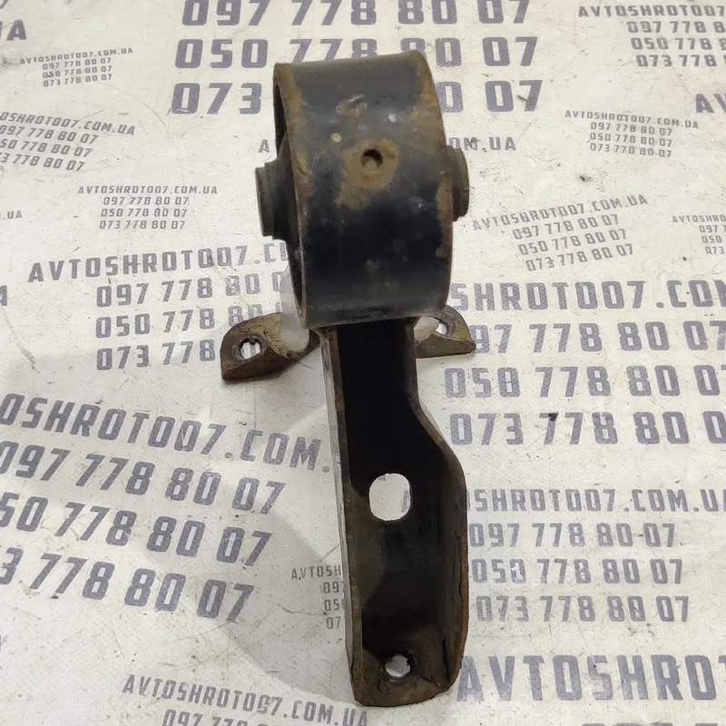 Подушка двигуна Mitsubishi Outlander XL 06-12 2.0D mn184059