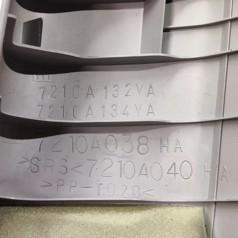Накладка салону Outlander XL 06-12 2.0D Пр OEM 7210a132ya