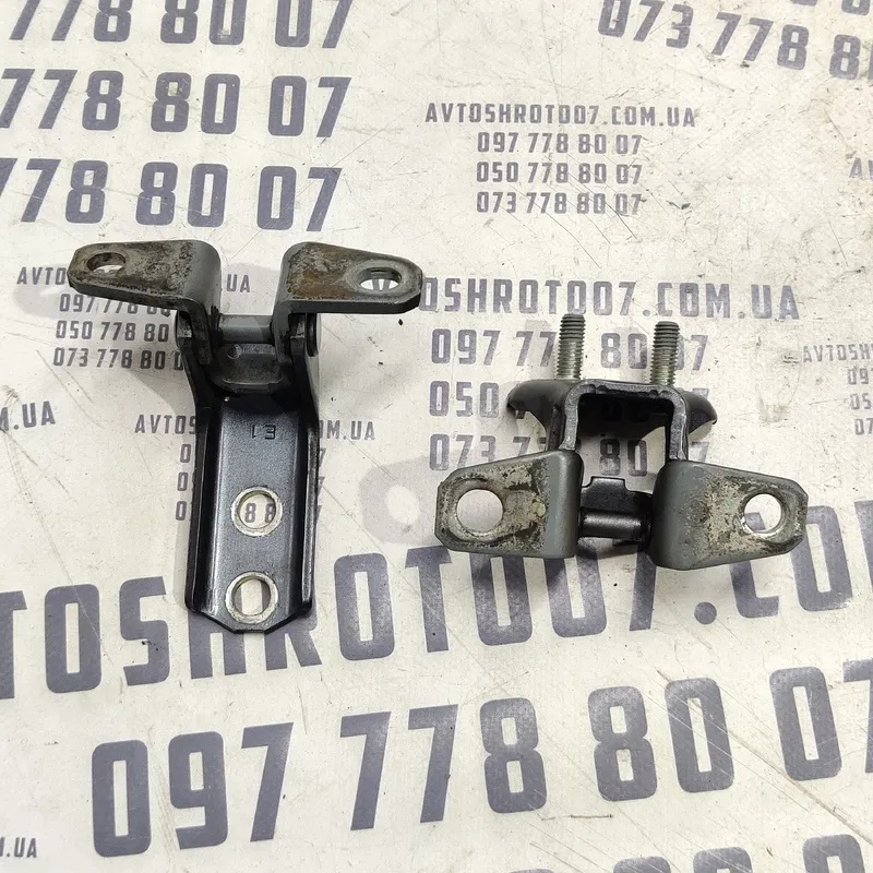 Дверна завіса Mitsubishi Outlander XL 06-12 2.0D задня права