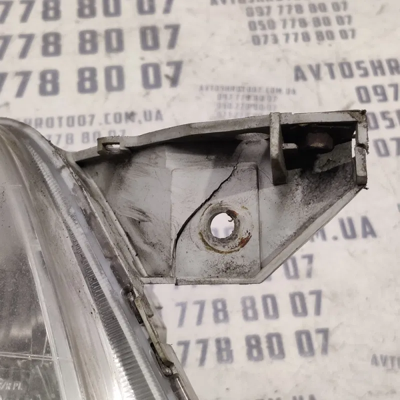 Фара Mazda Premacy 99-05 1.8 Бензин права OEM CB08510K0D