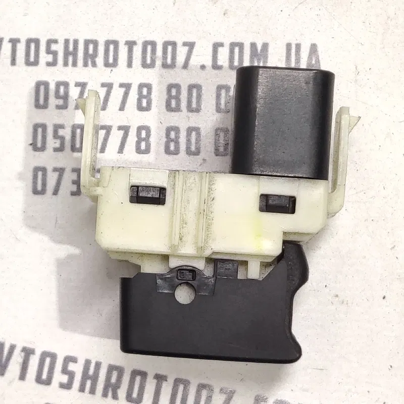 Регулятор сидіння Outlander XL 06-12 2.0D Лівий OEM 8610a051