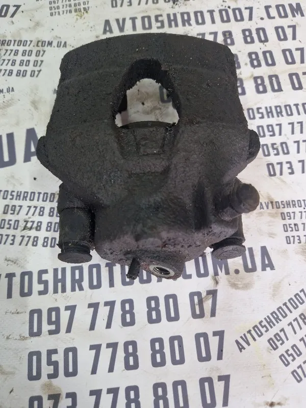 Супорт передній правий Skoda Octavia Tour (96-10) 1K0615124D