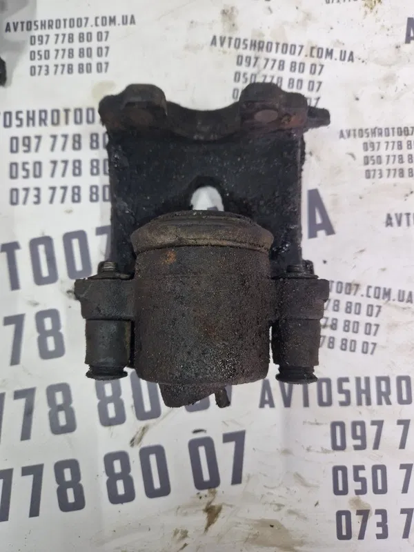 Супорт передній правий Skoda Octavia Tour (96-10) 1K0615124D