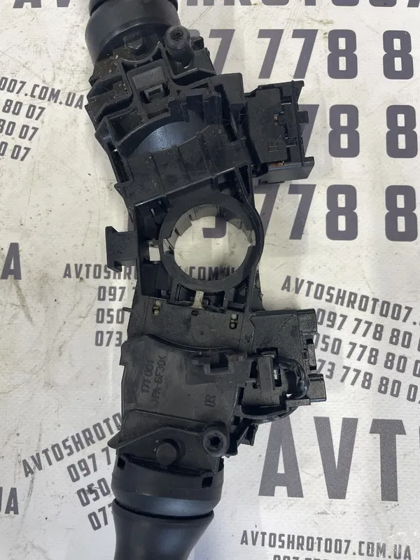 Перемикач підрульовий Citroen C1 (05-14) 1.0 бенз OEM 17F001