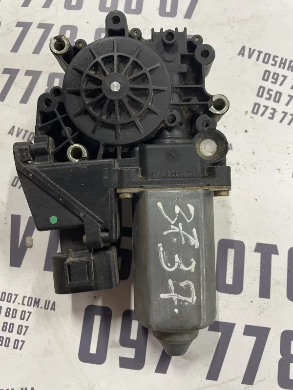 Мотор склопідіймача Audi A4 B5 (94-01) пер.пр. OEM 536001401
