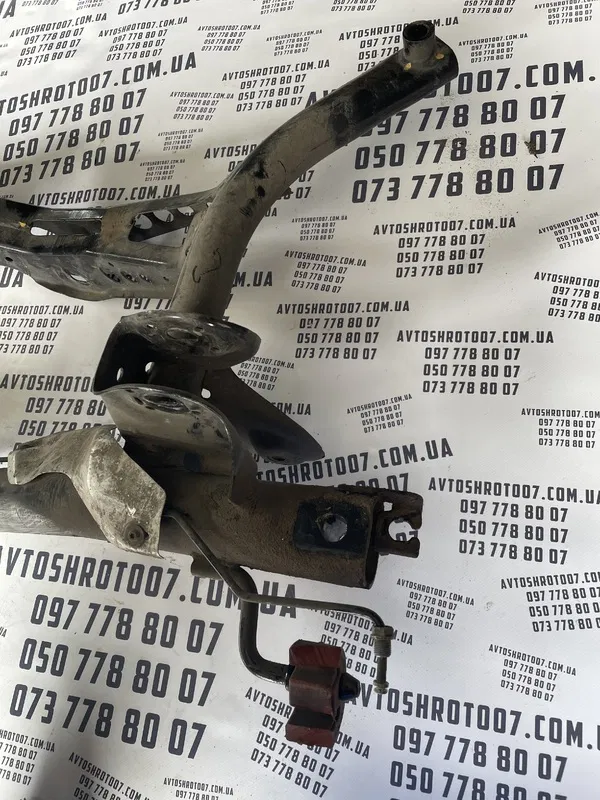 Підрамник VW Passat USA 11-19 1.8 TSI задній OEM 561505315E