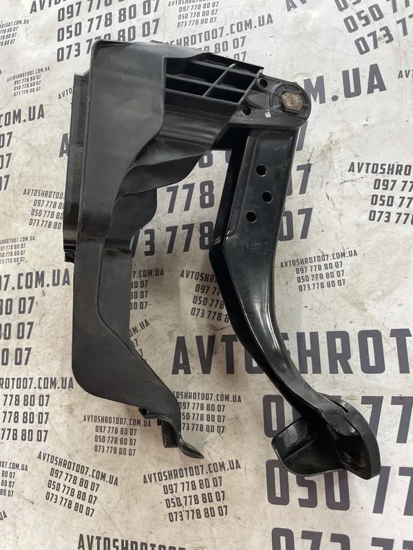 Педаль тормозу Skoda Rapid (12-19) МКПП OEM 6R1721058K