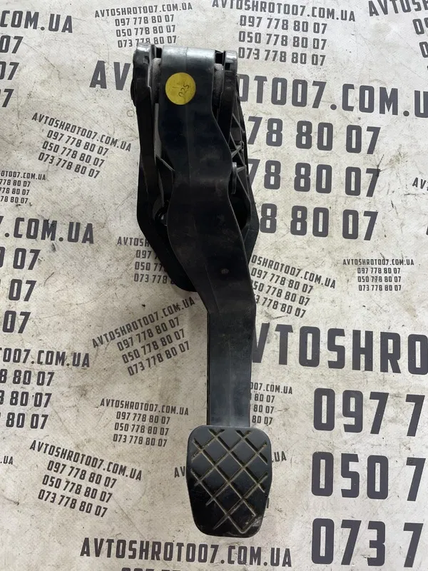 Педаль щеплення Skoda Rapid (12-19) OEM 6C1721059F