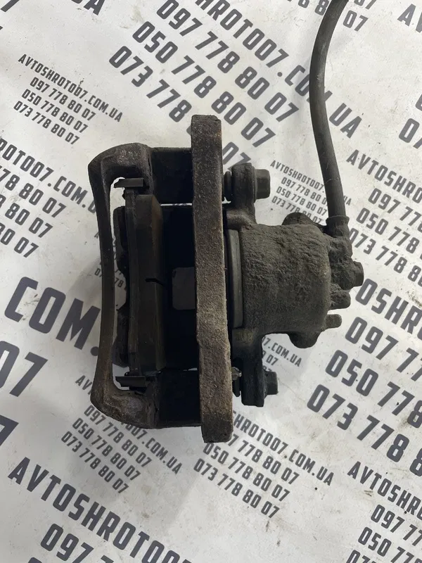 Супорт Mitsubishi Lancer 9 03-08 1.3 перед лів OEM MB950176