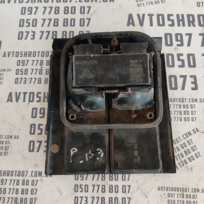 Ліхтар задній правий Volkswagen Passat B3 (88-93) 333945108