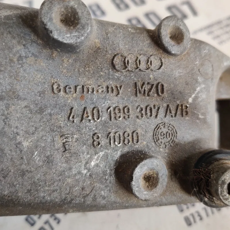 Кронштейн подушки двигуна Audi A6 C4 (94-97) OEM 4A0199307AB