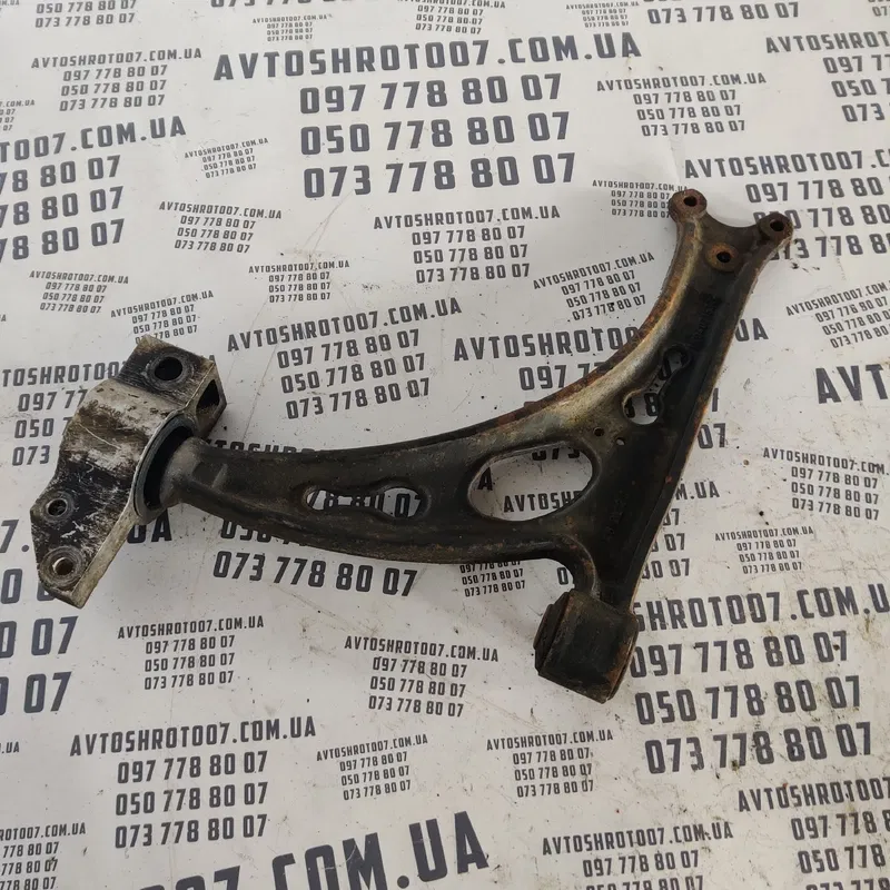 Ричаг VW Golf 4 (97-06) передній правий OEM 1k04071530
