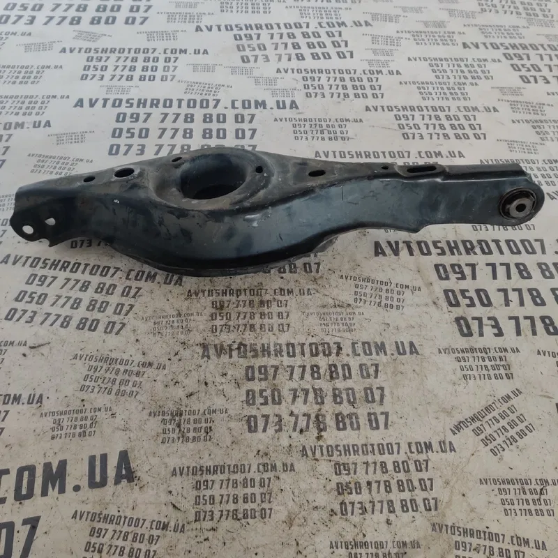 Ричаг підвіски Lexus RX 350 08-15 задній нижній OEM gh51301